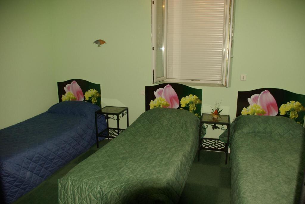 Hotel Le Gambetta Carmaux Szoba fotó